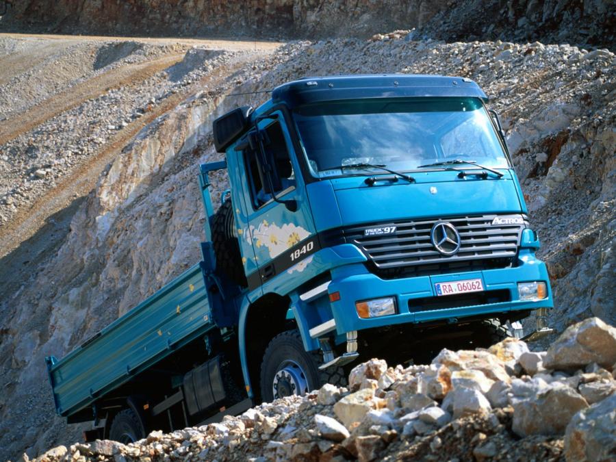  Mercedes-Benz Actros 1840 1997 года  (фото 4 из 9)